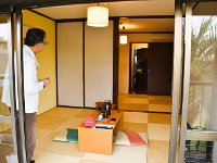 DSC 0327  二間続きの部屋・・・昨夜と大違い
