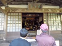 内陣を拝見し、お勉強です。
