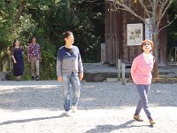 お堂を見上げて