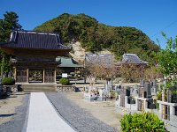 参道より。山門・客殿・祖師堂を眺む