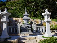 寺の裏側に在りました。