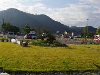 キャンピングカーや類似車両が結構泊まっていました。連れに理由を聞いて納得。