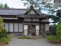 質素な庫裡・・・車は軽！